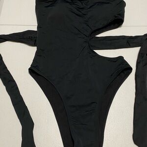 NWT Younique Black Cutout One-Piece Swimsuit Size Small